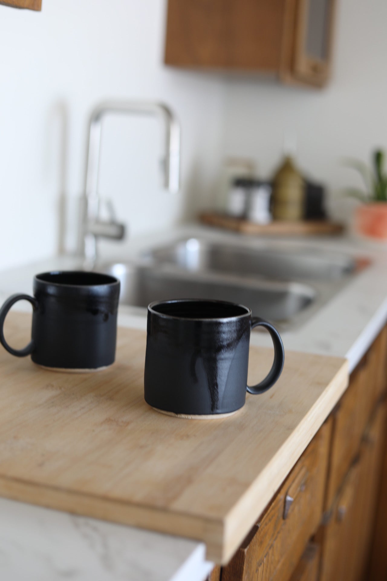 Pepo Ceramics Simple Coffee Mug - gloss + matte black