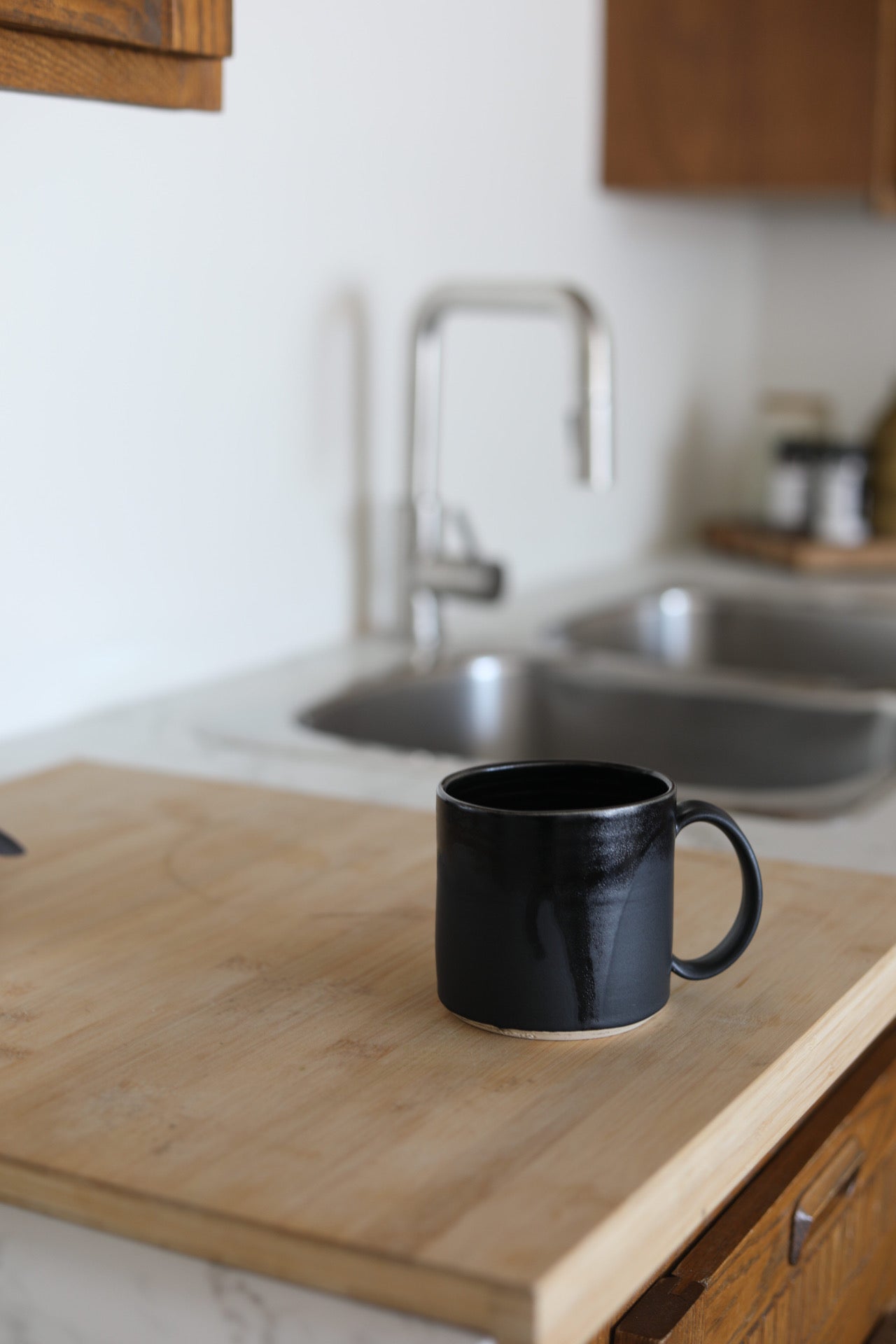 Pepo Ceramics Simple Coffee Mug - gloss + matte black