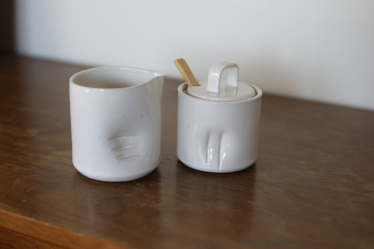 Pepo Ceramics Slash + Dash Cream and Sugar Set - gloss white