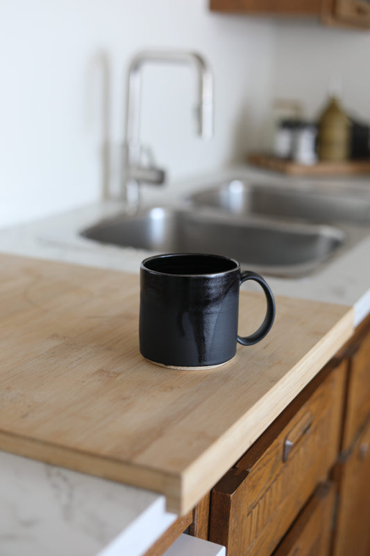 Pepo Ceramics Simple Coffee Mug - gloss + matte black