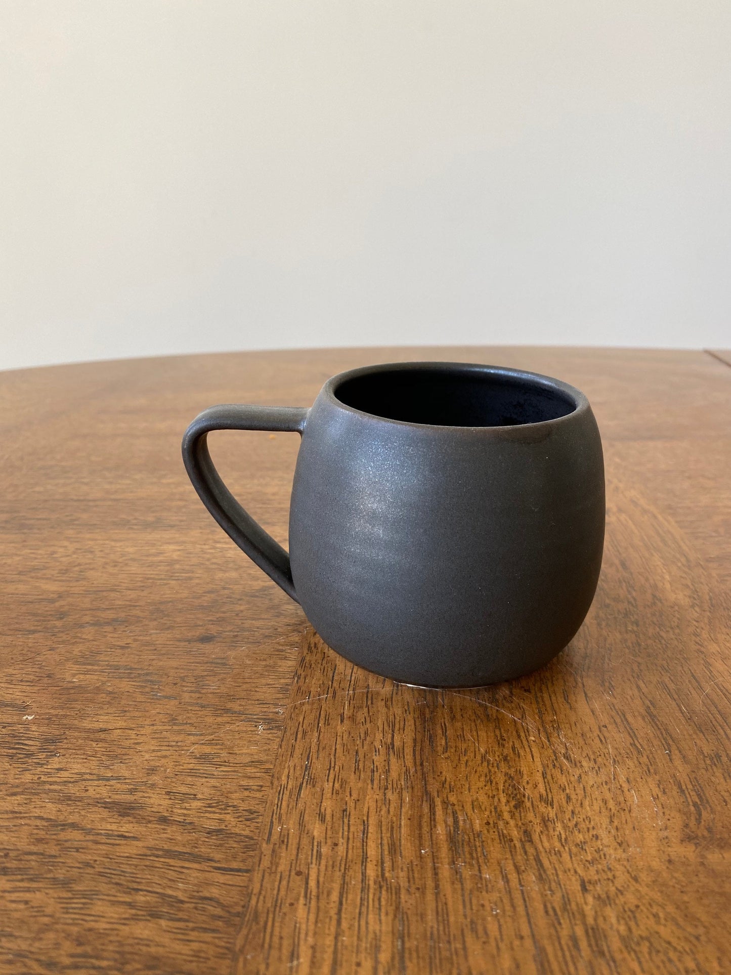 Pepo Ceramics Belly Mug - wrought iron black