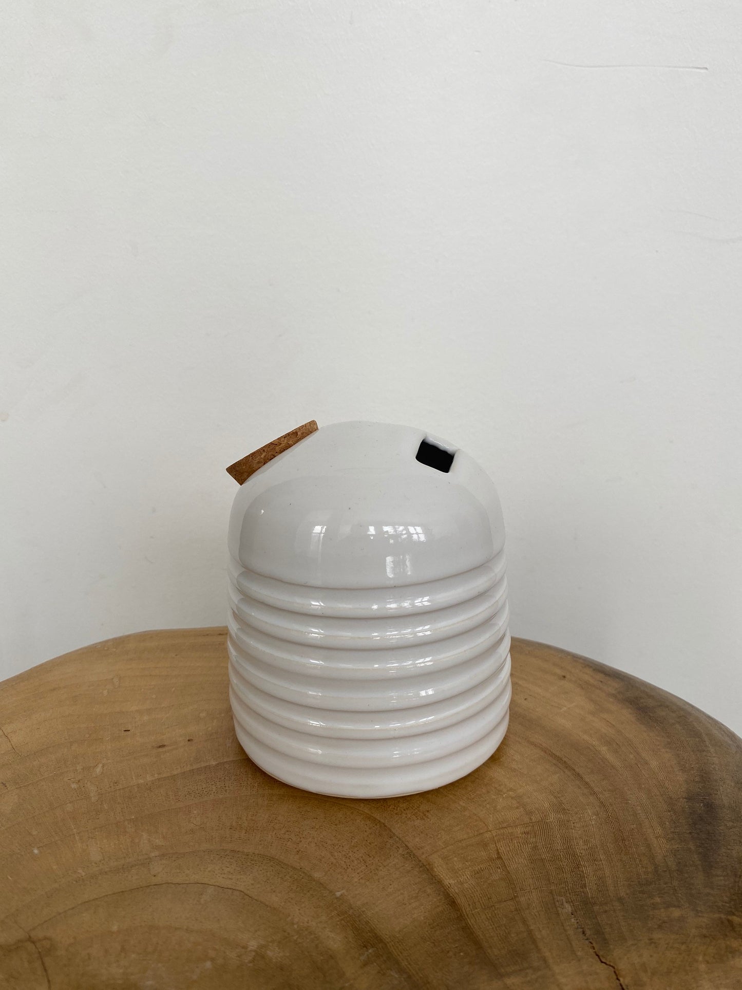 Pepo Ceramics Piggy Bank with Cork - gloss white