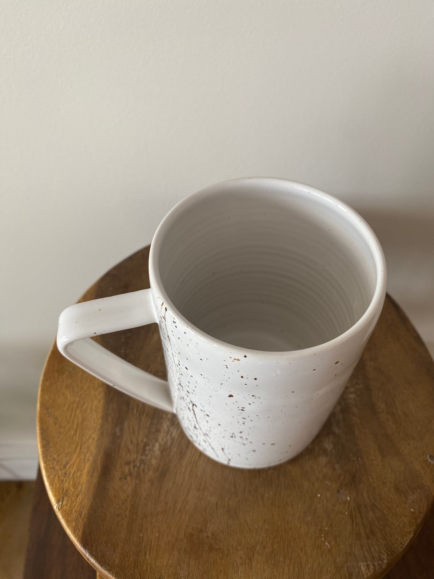 Pepo Ceramics Extra Tall Gold Splatter Mug- gloss white