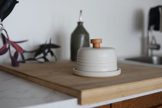 Pepo Ceramics Groove Butter Dish with wood knob- matte white